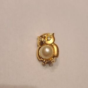 Gold Tone Pearl Owl Rhinestone Eyes Brooch Pin